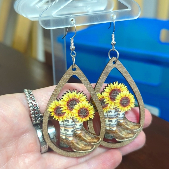 Hand Crafted Jewelry - NEW🔥HOST PICK 🌟🌟🌟Handcrafted Wooden Cowgirl Sunflower Hook Earrings